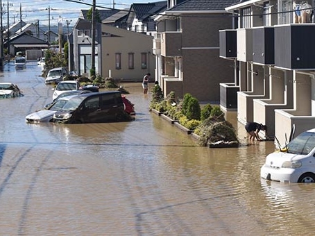 水害による床の修復、エアコンや給湯器室外機交換 事例1