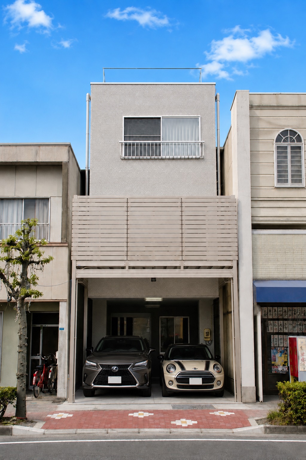 ビルトインガレージとバルコニー充実のモダンな三階建て住宅!1…