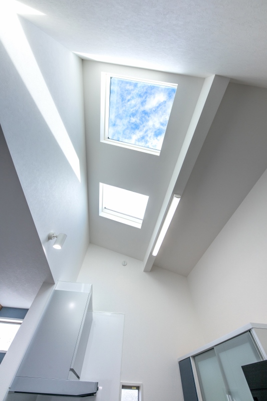 隣家ギリギリの場合の【部屋が暗くなる問題】解決方