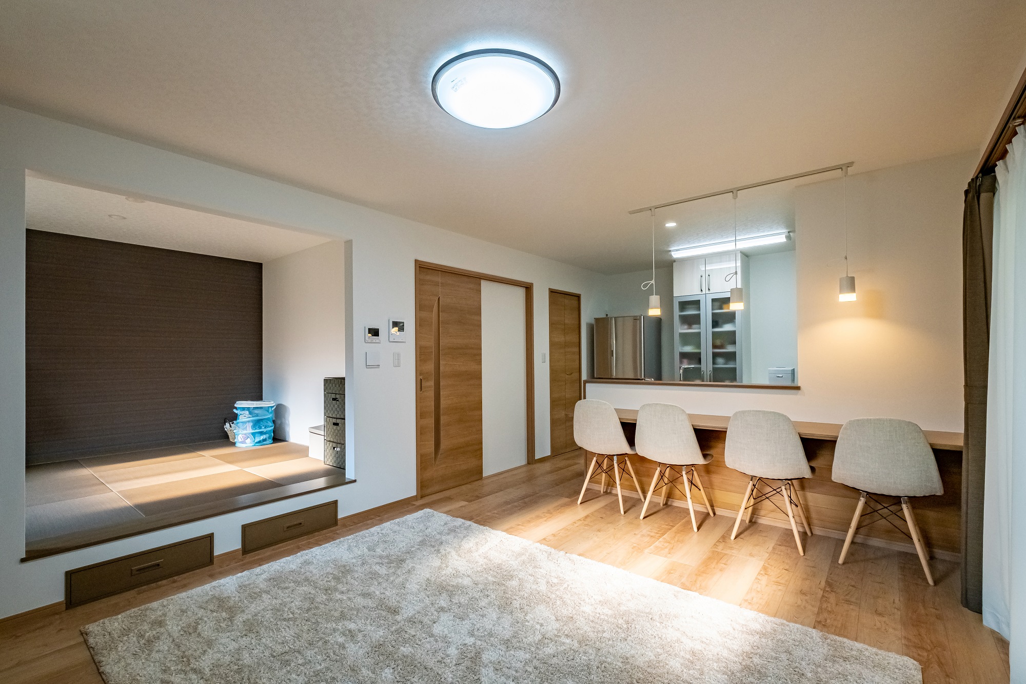 集いの場・個々のプライバシー、シーンに合わせてしっかり区切…