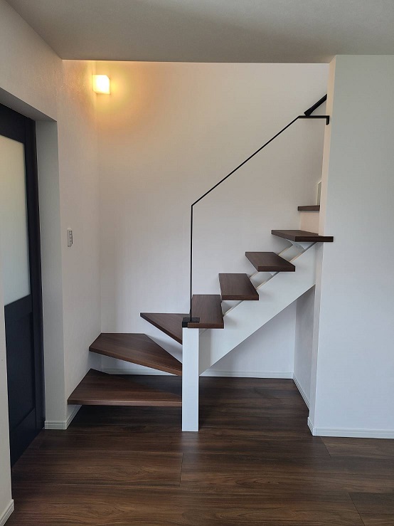 コンパクトながらもこだわりのあるデザインの家