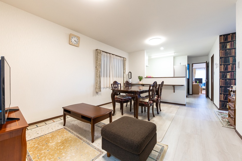 北欧の光を感じるホワイト×ウッドの住まい(^^)/