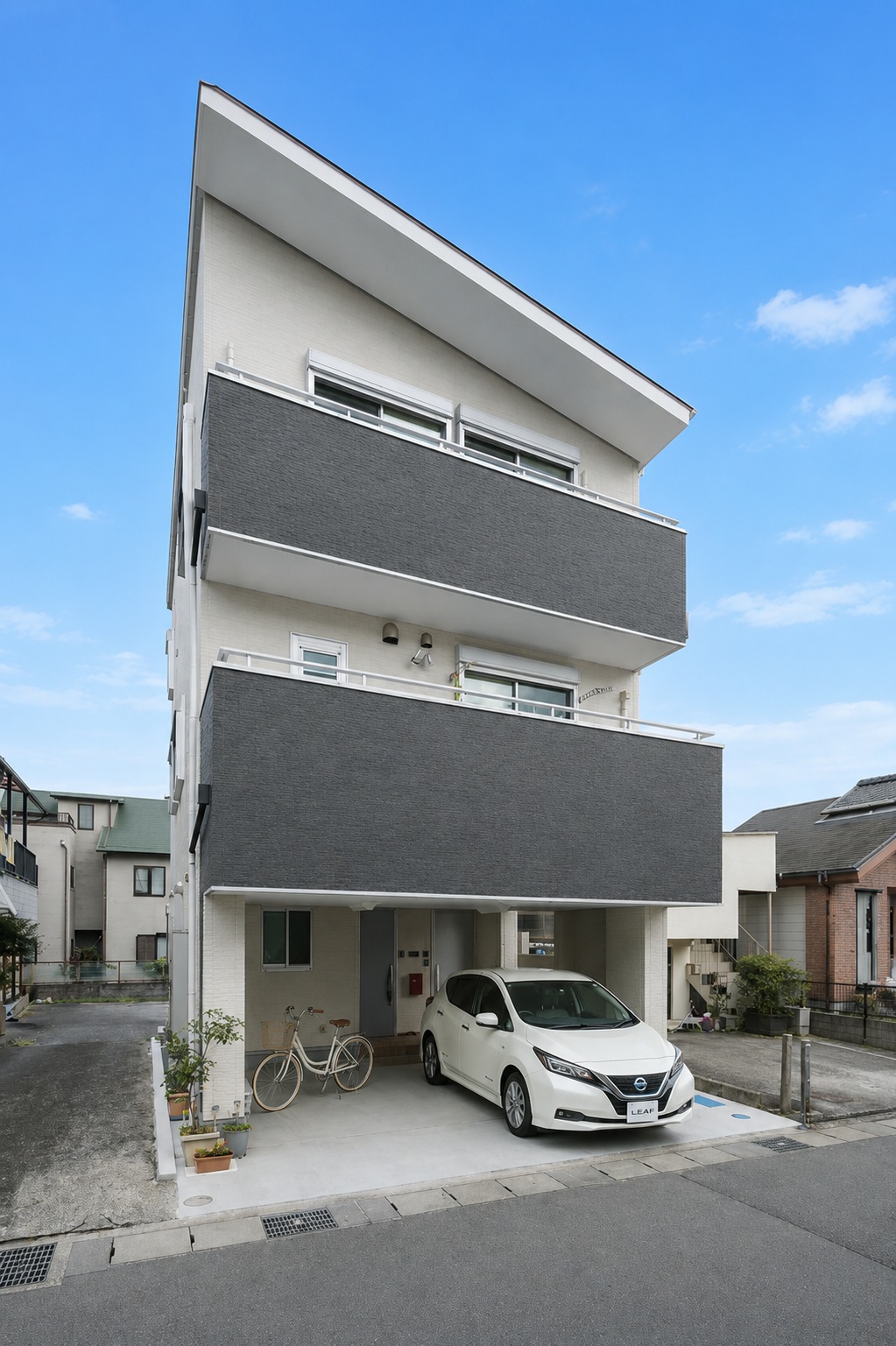 ゆったりビルトインガレージの三階建て住宅に大満足!229