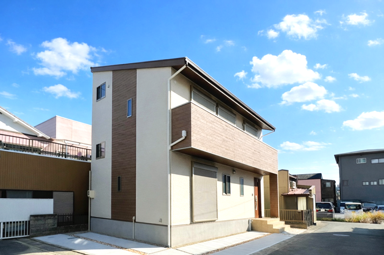 外観と内観の色の統一で温もりを表現した家!