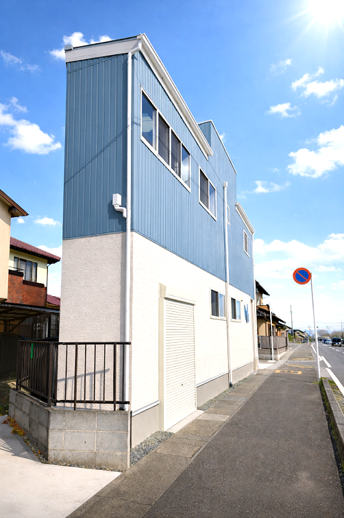 必ず家の向こう側を確認してしまう衝撃のマイホーム( ゚Д゚)