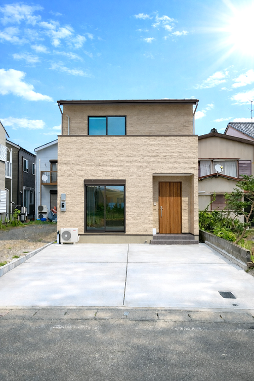 暖かみある風合いの建物に洋と和を詰め込んだマイホーム!