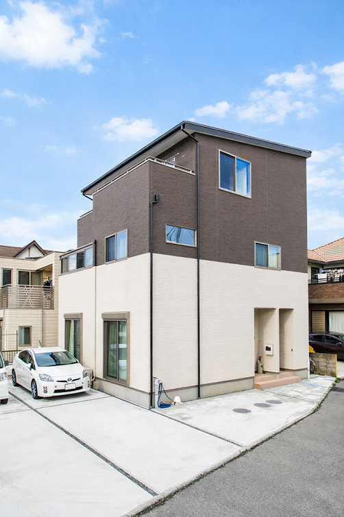 親子で程よい距離感で暮らす二世帯3階建て住宅!
