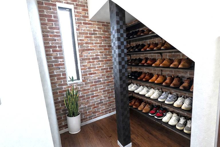 木目とブリックスタイルが調和するオンリーワンな家