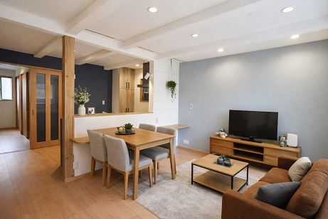 ナチュラルテイストでバランスよく表した木目が落ち着く空間を…