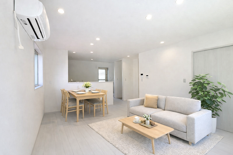 テラコッタカラーのビルトインガレージ付き3階建て住宅！