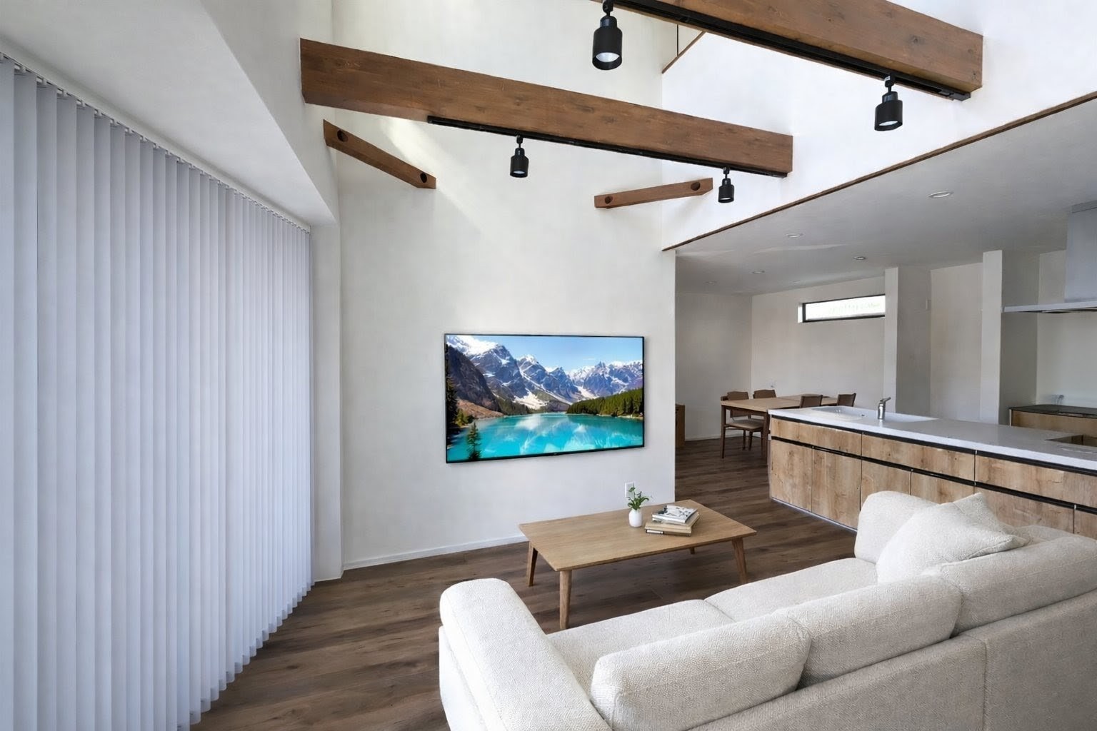 家族皆の声をいつも感じる大空間吹抜けの二世帯住宅！