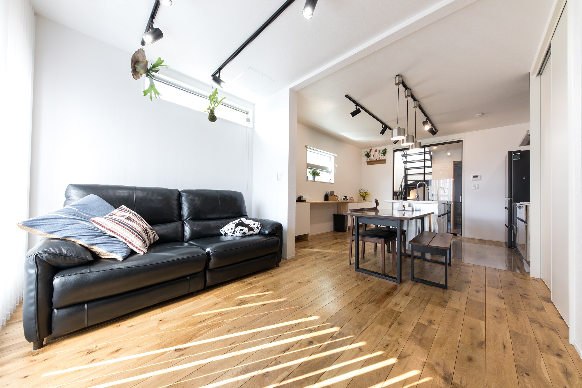 ストレスフリーの家事動線と憧れのルーフバルコニー.