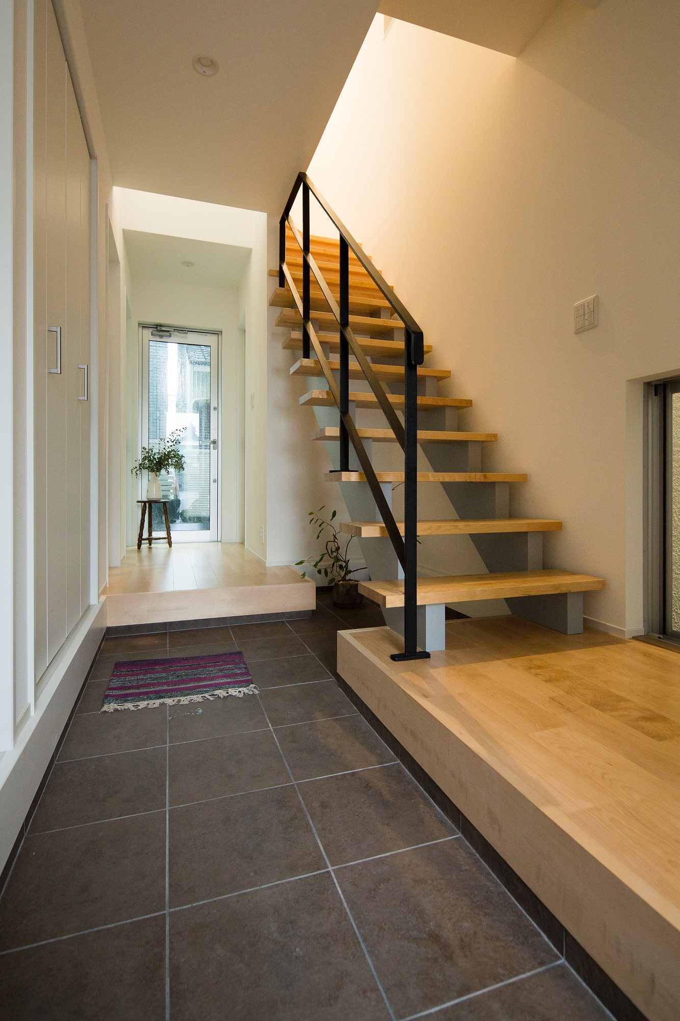 塗り壁の優しい色合いで夢のマイホームが完成しました！