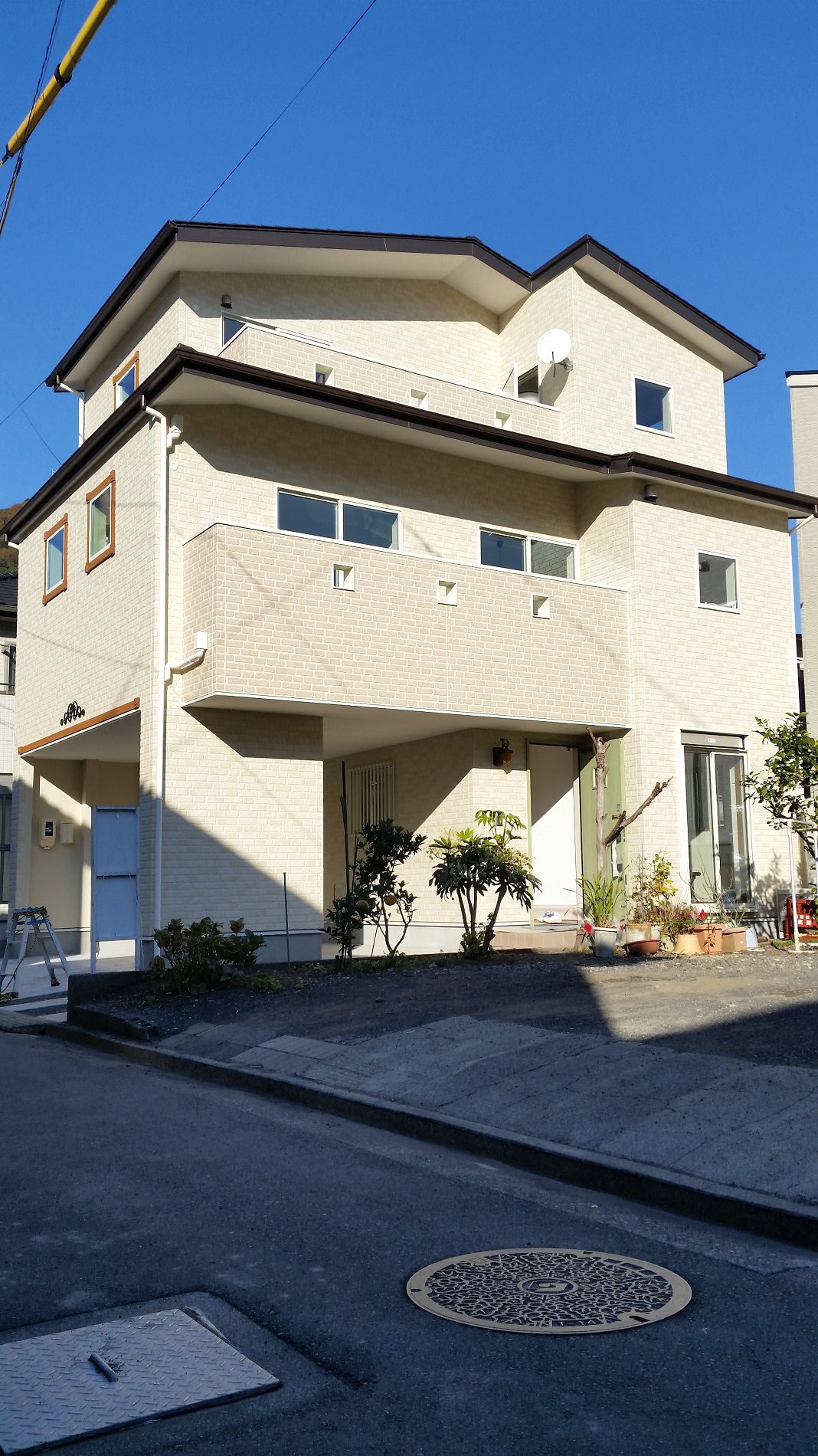 ビルトインガレージにプロバンスのエッセンスを加えたマイホー…