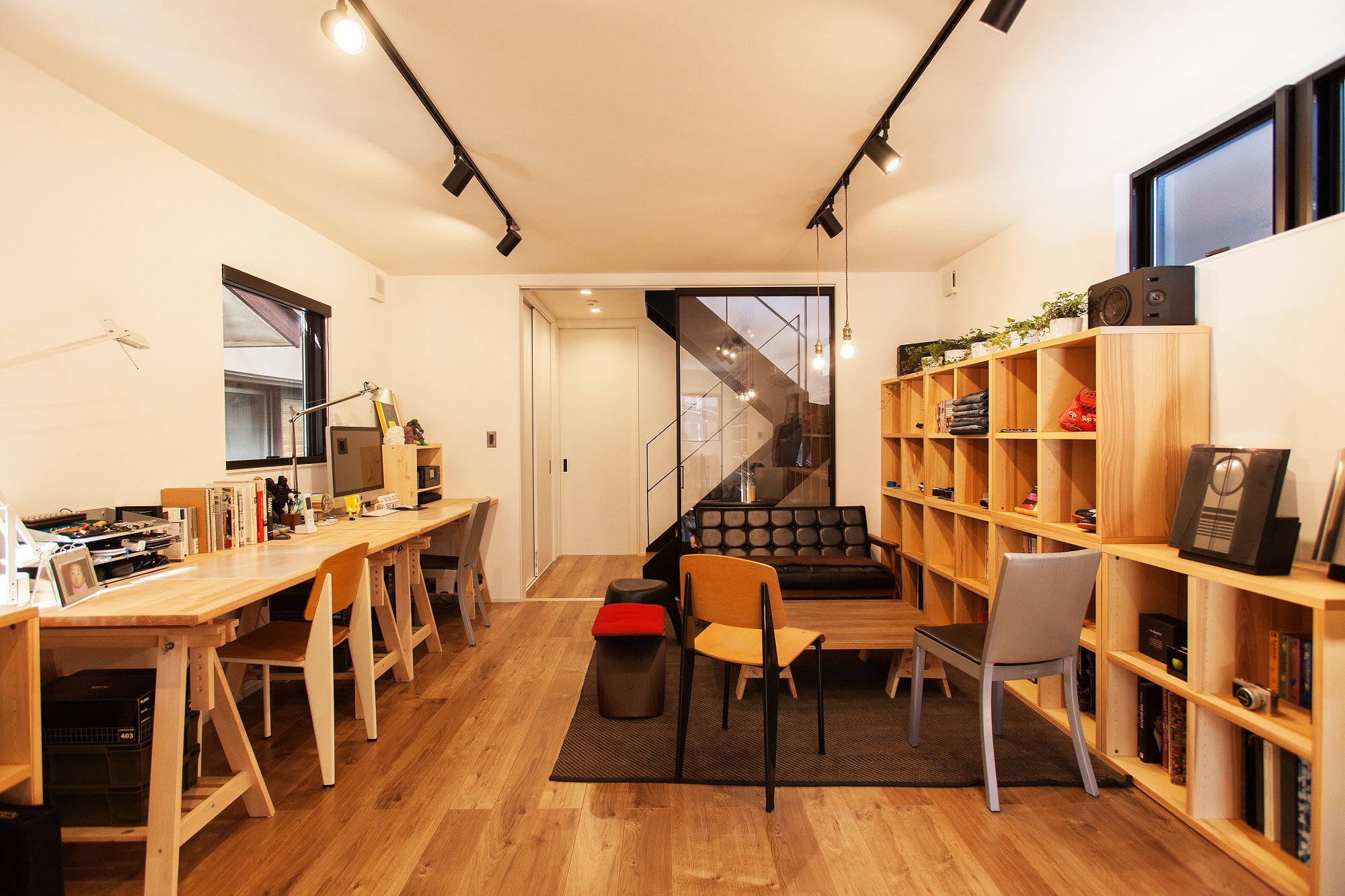 見せる収納そのままインテリア。ブラックメタルのヴィンテージ…