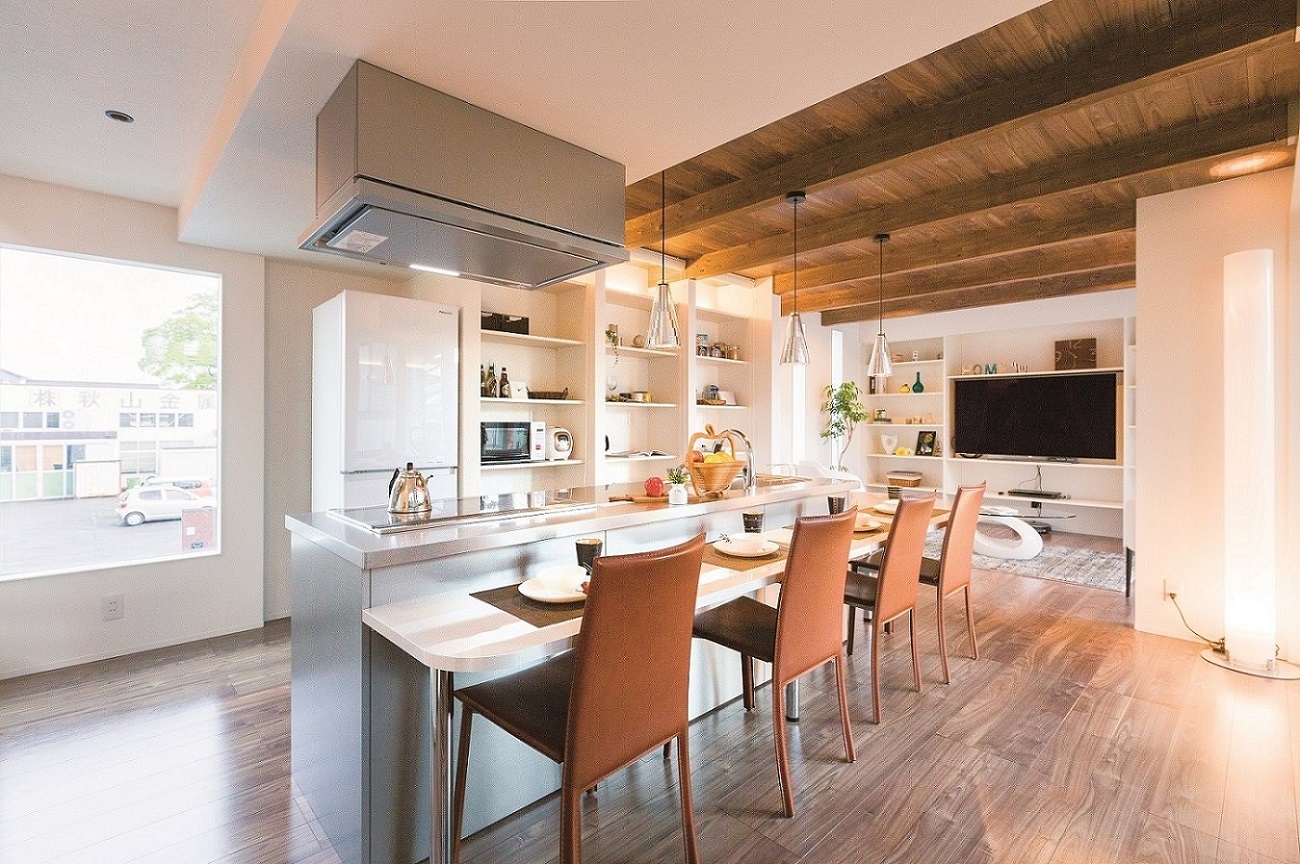 土地１８坪に５ＬＤＫ？？　しかも駐車場スペース２台も実現.