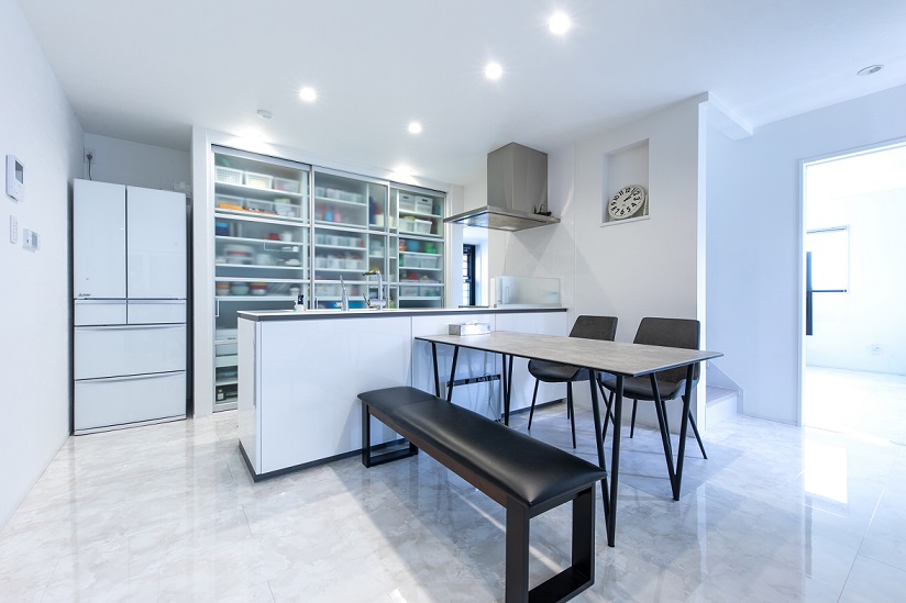 welcomeでluxuryな感覚の３階建て店舗併用住宅！