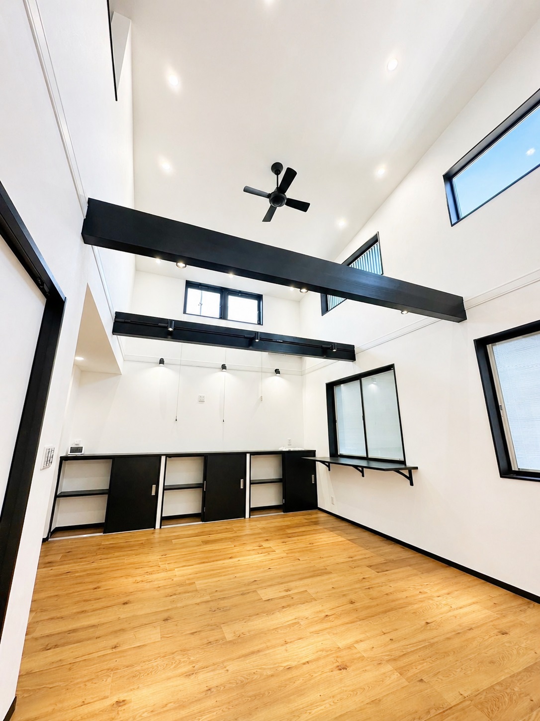 【水道業者様事務所】スタッフが気持ちよく働ける吹き抜け空間…