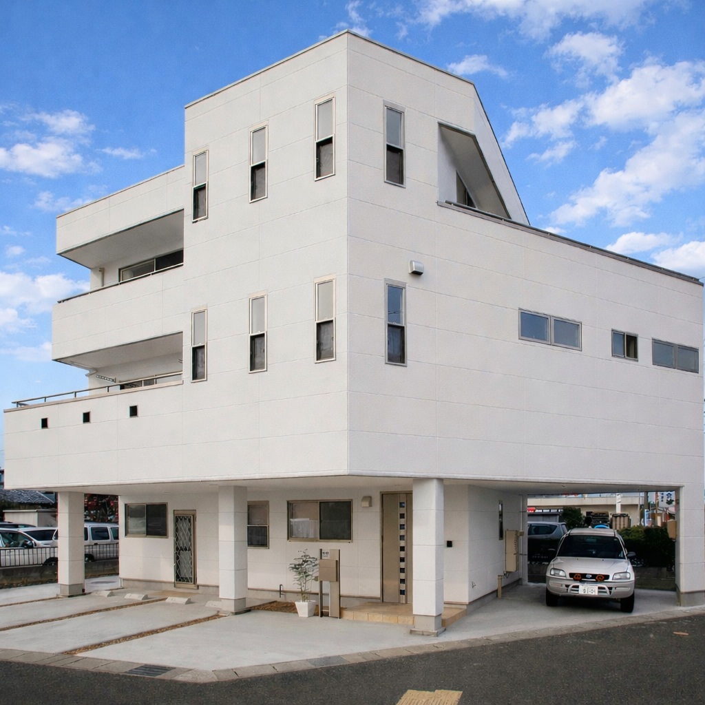 商業施設を彷彿とさせる圧倒的なビルトインガレージ付き３階建…