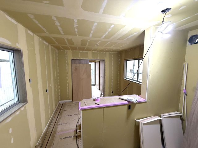 🏠浜松市中央区大平台Ｙ様邸　新築現場‐７　クロス貼り