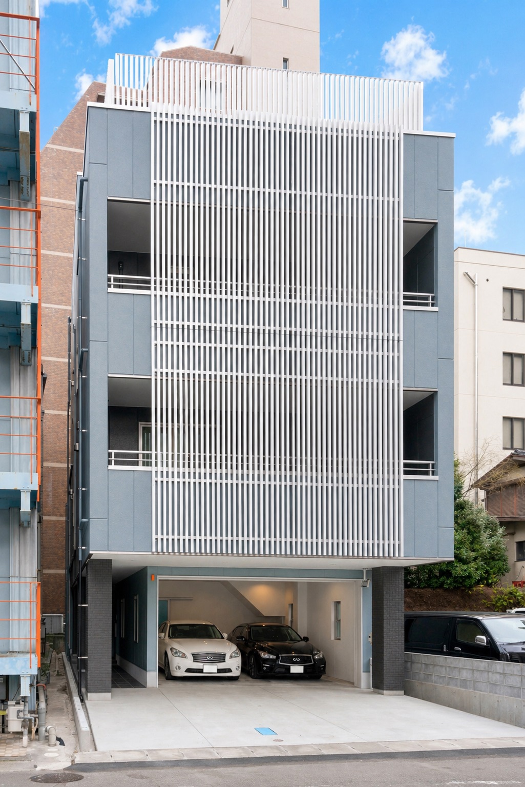 街中のランドマーク級のビルトインガレージ付き４階建て住宅！