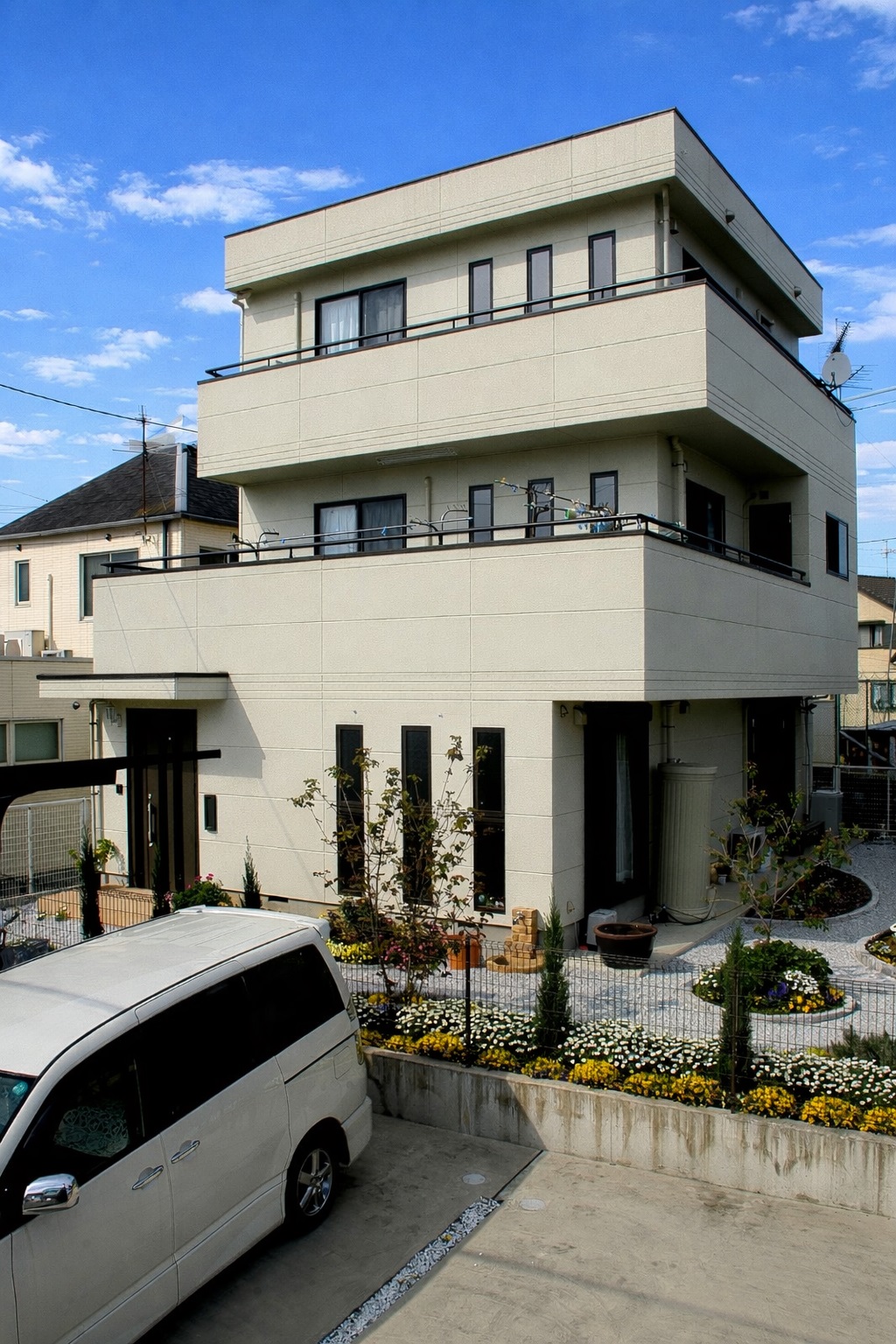 重厚感のある外観にラグジュアリーな室内が魅力的なマイホーム！