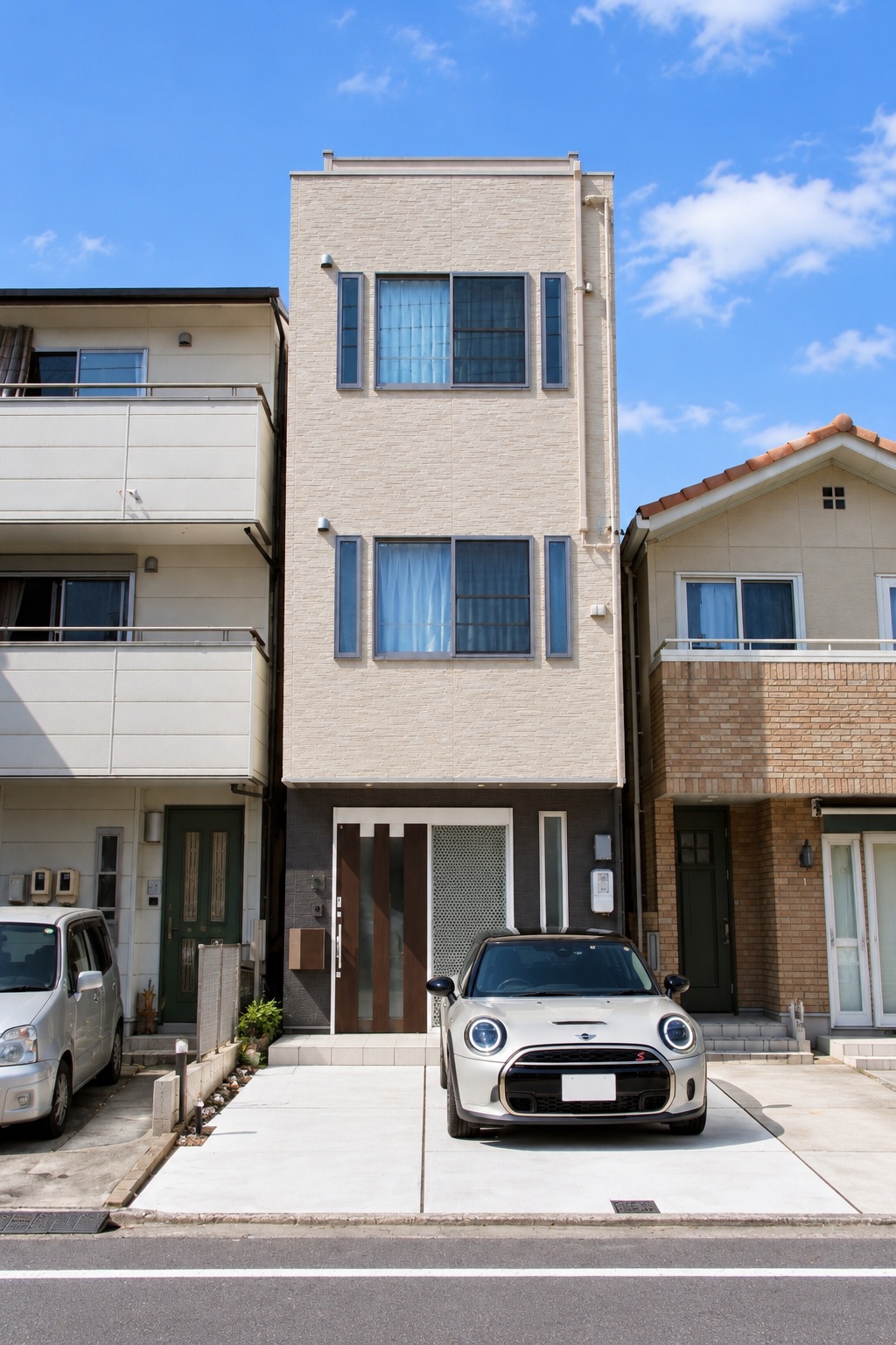 建物間口3.4ｍで軽自動車の全長と同じ？でも『暗い』『狭い』を攻略した3階建て住宅！180
