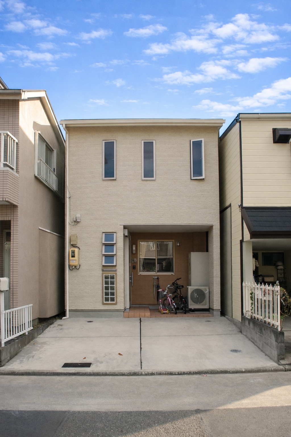 生活の中心をリビングに置いた吹き抜け大空間の家！