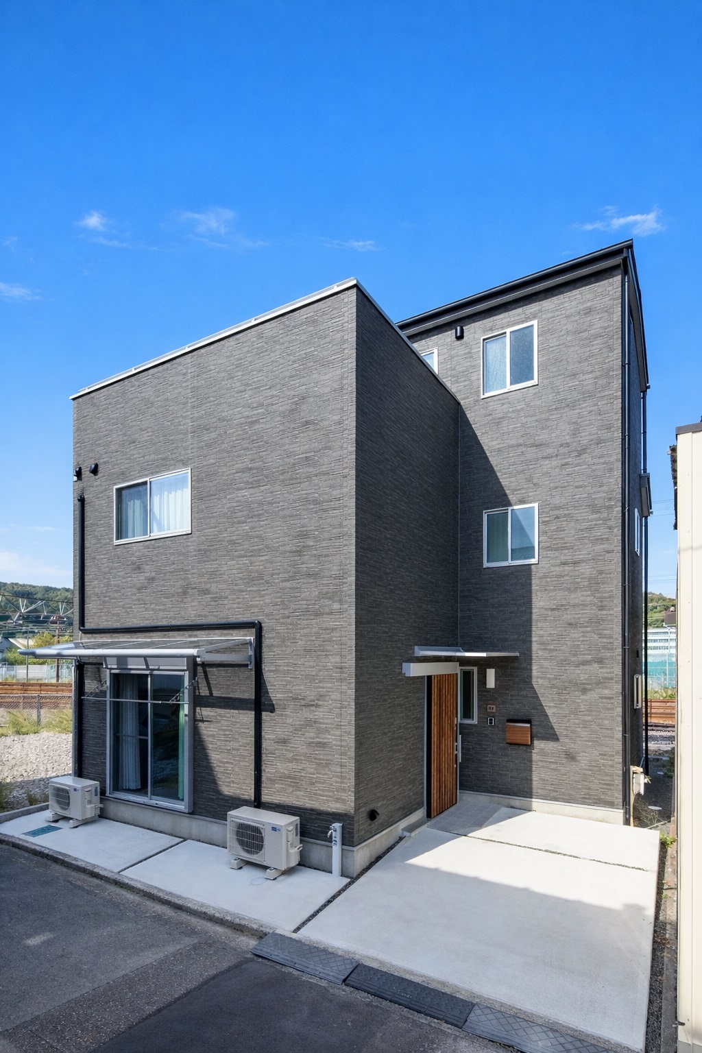 シンプルモダンで空庭がある暮らしを実現するマイホーム！