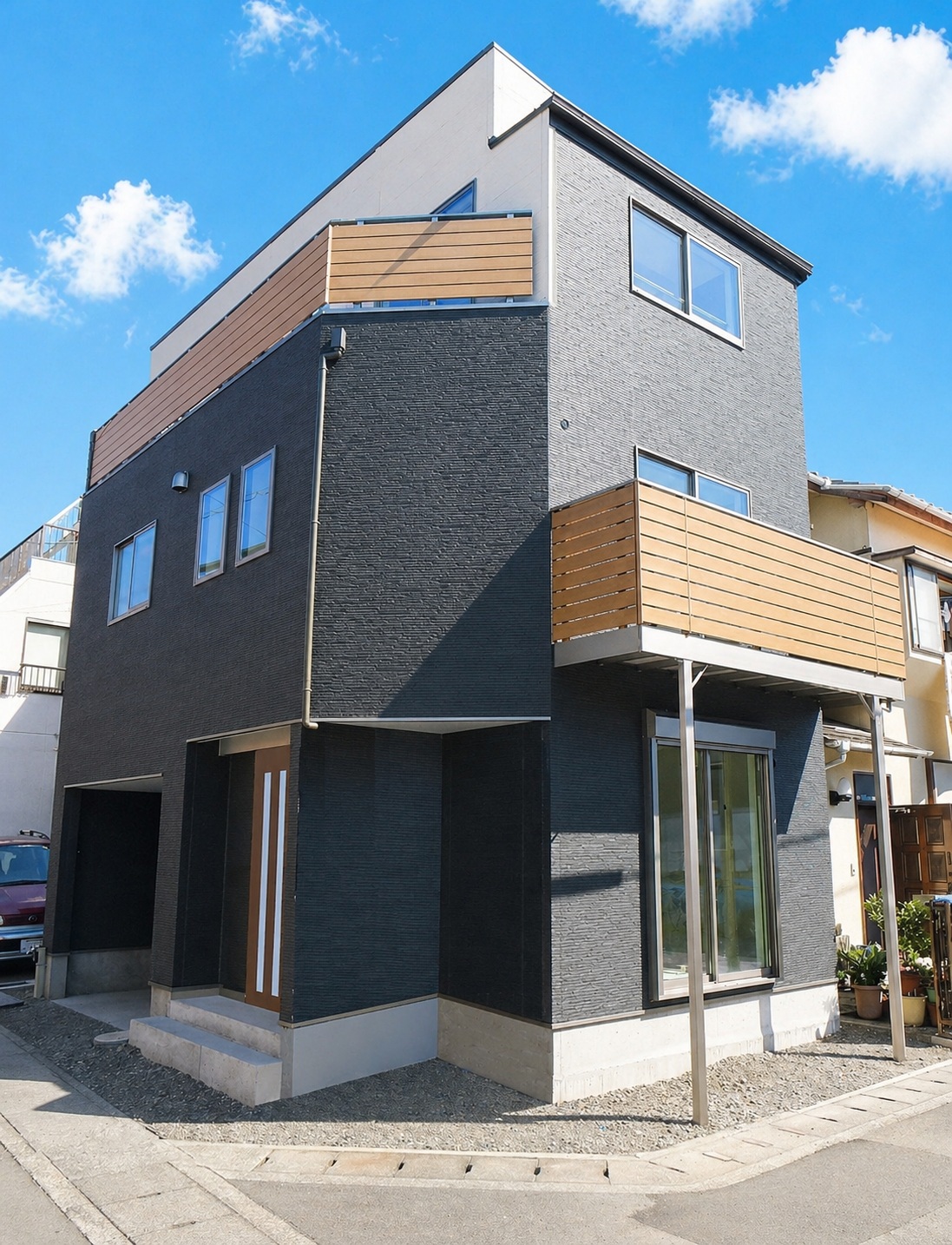 土地面積15坪に叶えたビルトインガレージ付き三階建て住宅！