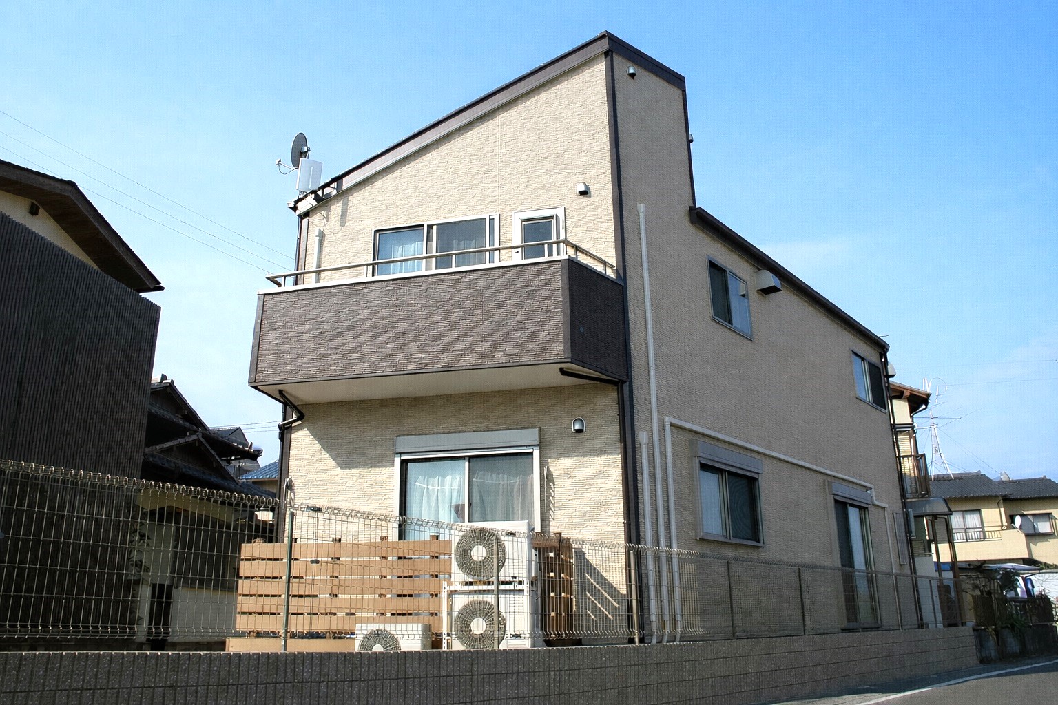 ブラウンナチュラルの外観に室内はメルヘンチックに仕上げたマ…