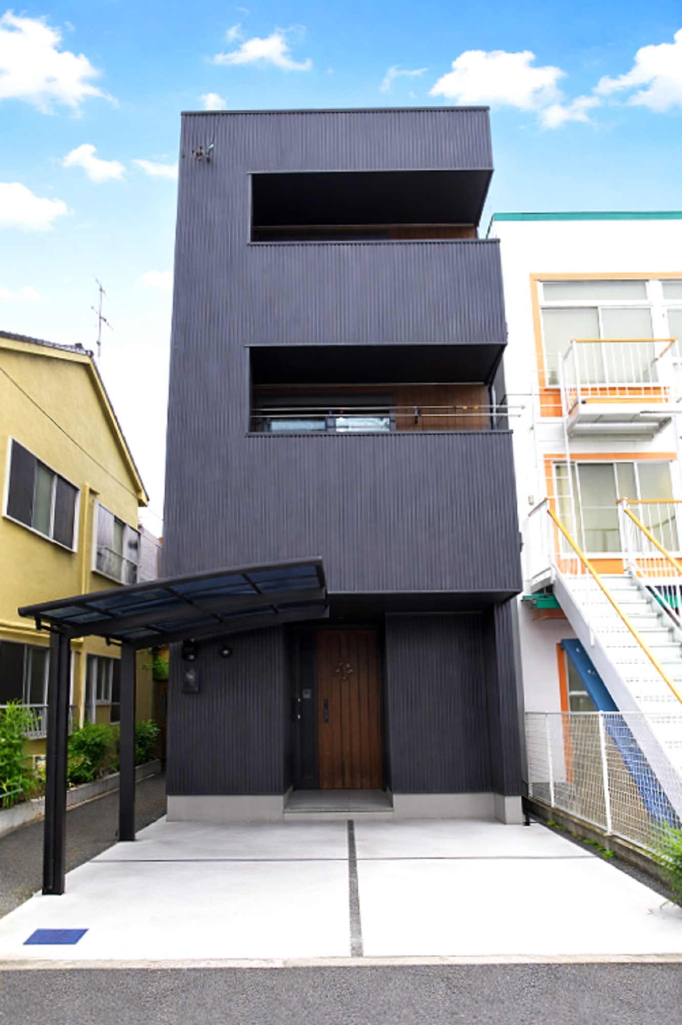 外観はブラックモダン内観は和モダンのマイホーム！