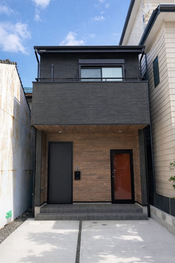 土地20坪で間口4.2mに店舗併用住宅2階建てが完成!