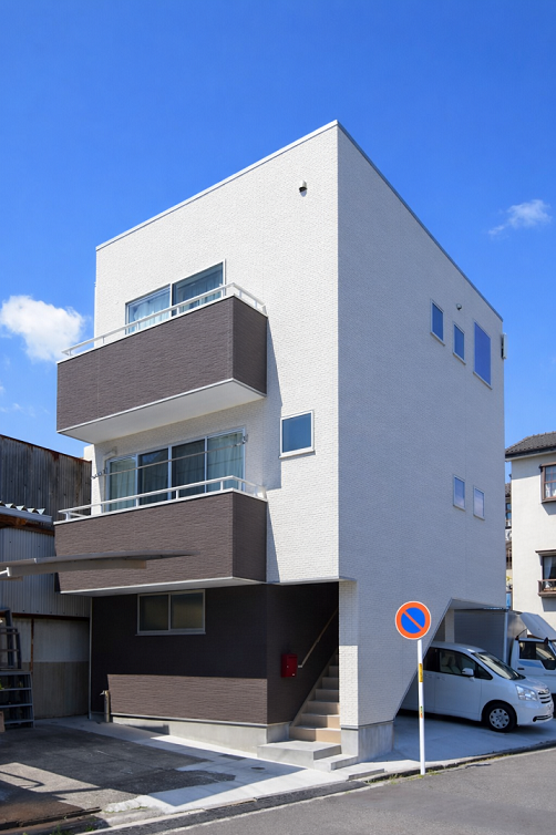 外観・内観共にアースカラーを取り入れた優しい雰囲気のマイホ…