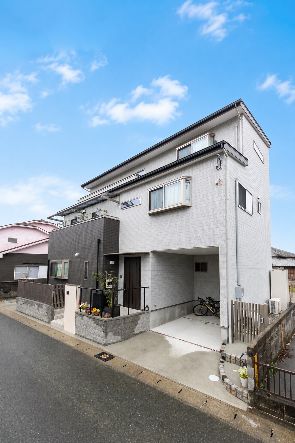 家族の夢を全て詰め込んだ二世帯住宅３階建て