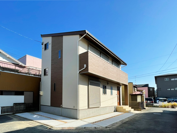 外観と内観の色の統一で温もりを表現した家が出来ました!