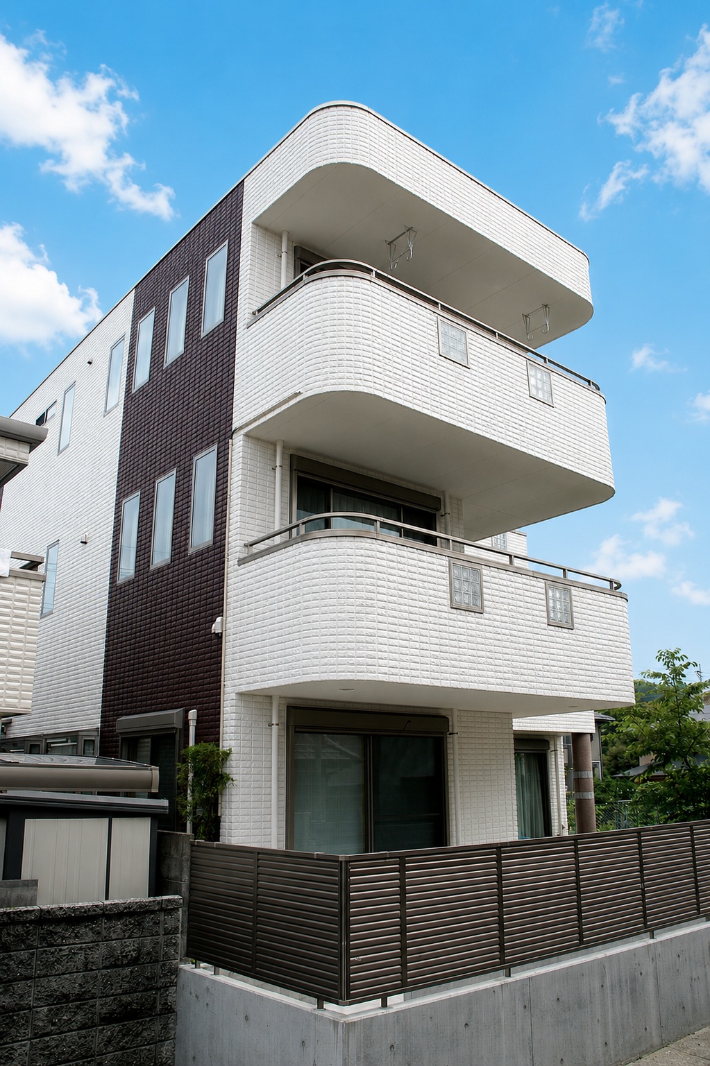 全てがメガサイズのラグジュアリー三階建て住宅！
