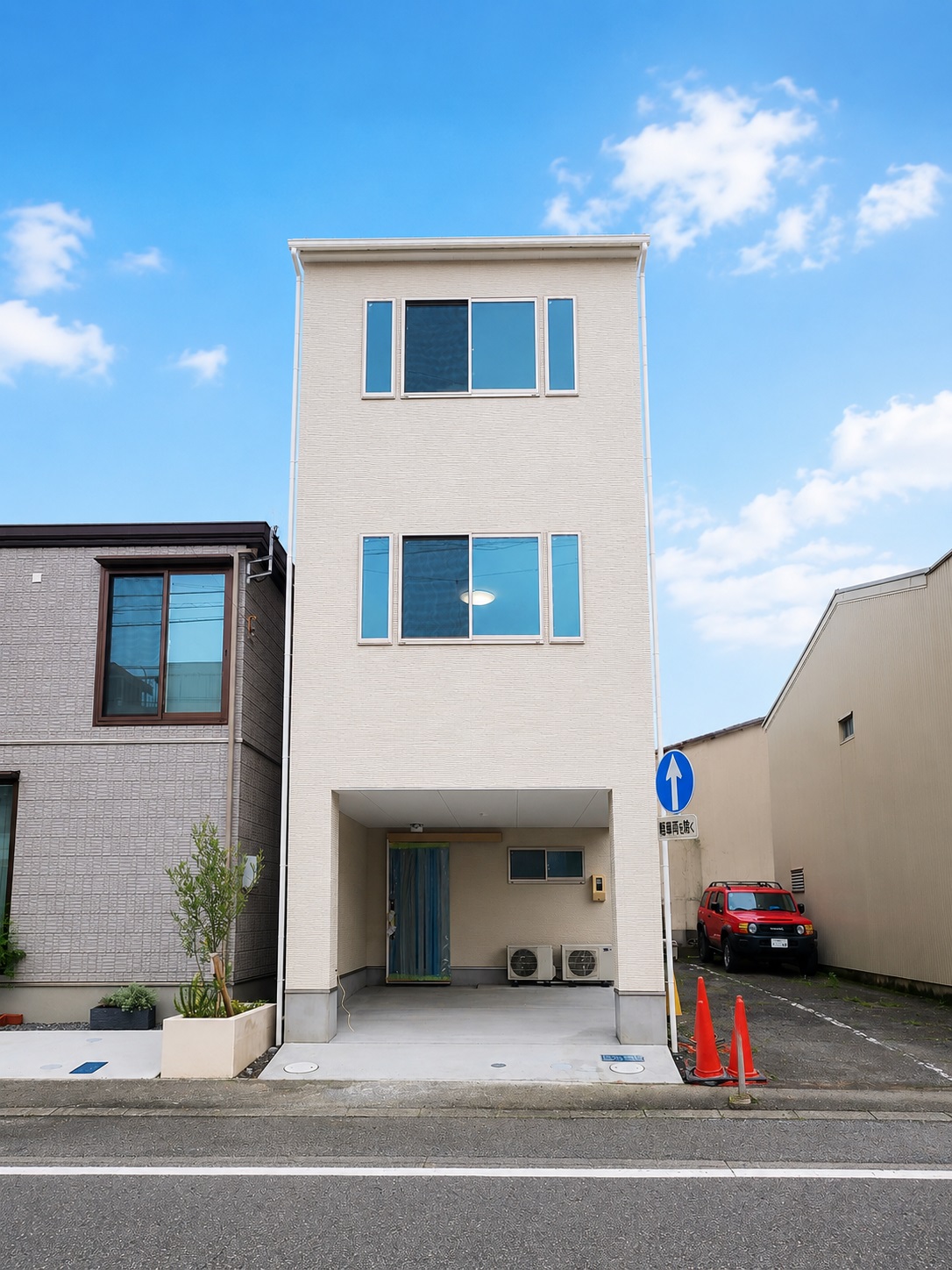 23坪で幅4.5ｍの土地に建つビルトインガレージ付き3階建て住宅！