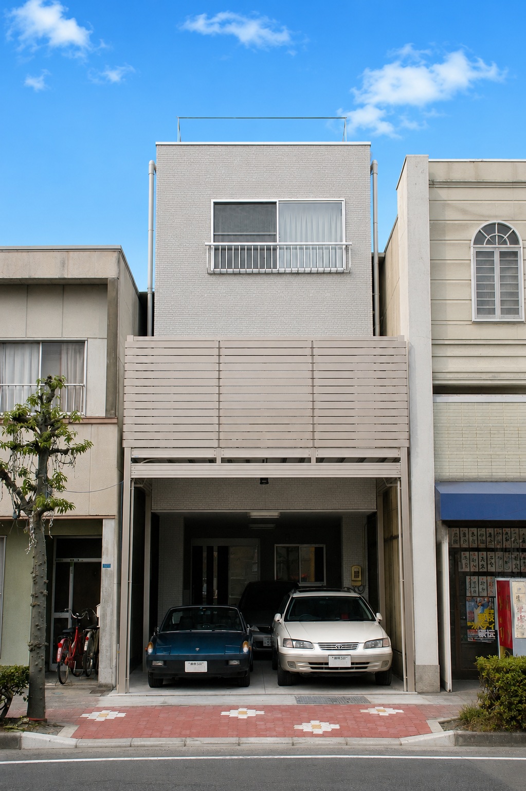 両隣に挟まれた狭小地を全く感じないマイホームが出来ました！