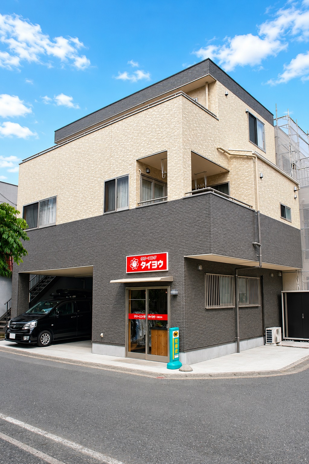 木の温もりとラグジュアリーな空気感を併せ持った三階建て住宅!