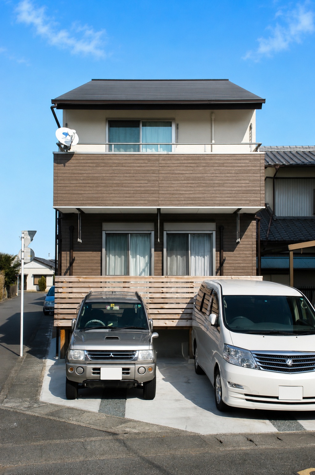 住宅街の角地に佇むホワイト×ウッドの温もり映える家!166