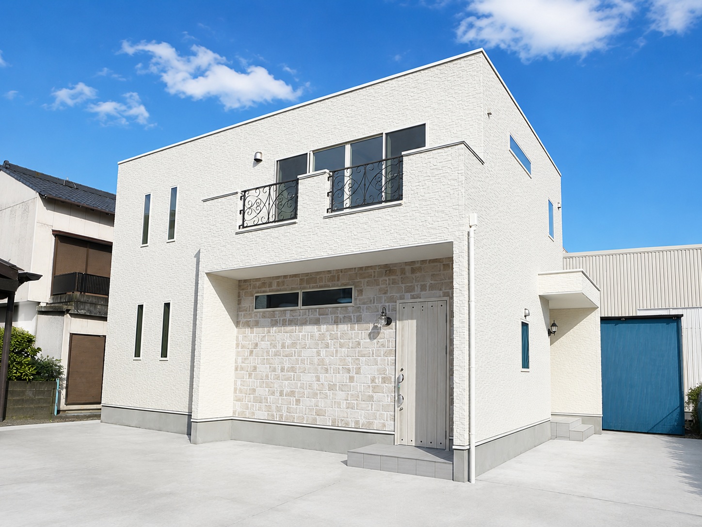 1階にバレエ教室を併設した個性豊かな二階建て住宅！