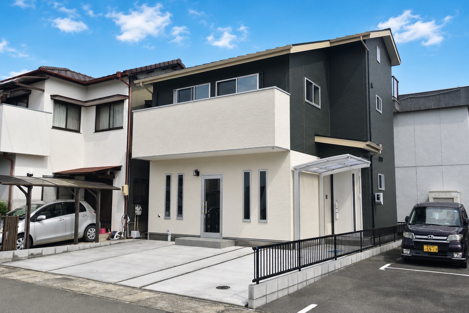 グリーンが家族のシンボルカラー、無駄無し間取りの二階建て住宅！